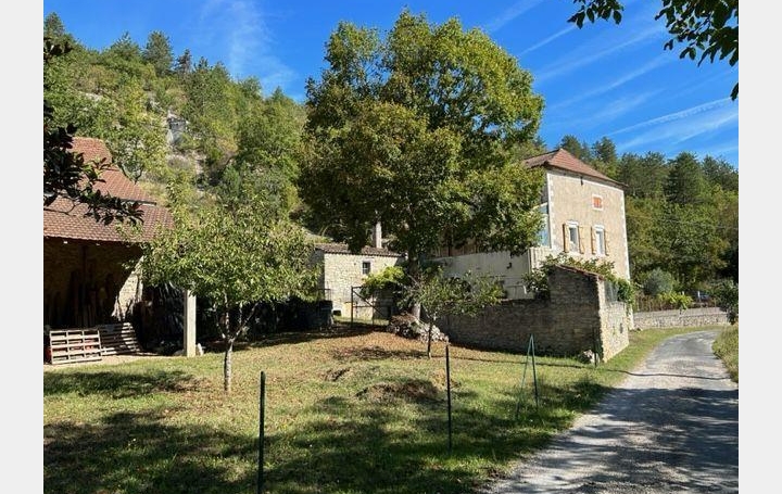 Maison   DOUELLE  198 m2 236 500 € 