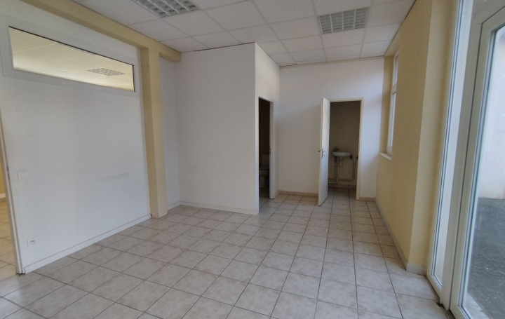 Local commercial   CAHORS  130 m2 206 700 € 